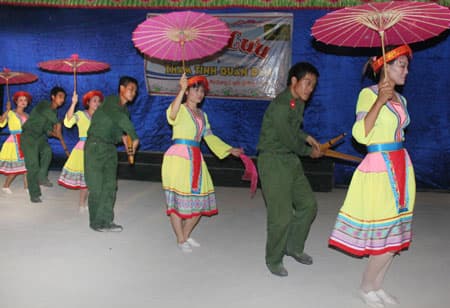 "Các chú đi, bà con nhớ lắm!"
