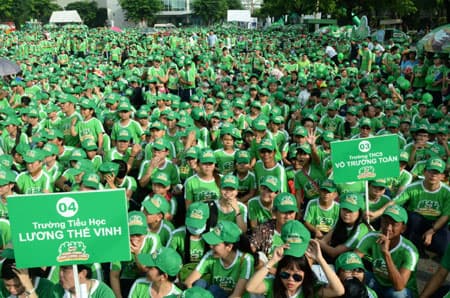 Quyên góp 550 triệu đồng cho Quỹ phát triển thể thao học đường