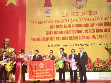 Ngành giáo dục Hà Nội đón nhận Huân chương Độc lập hạng Nhất