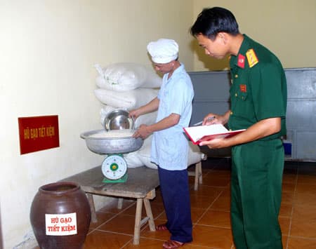 Hũ gạo nghĩa tình