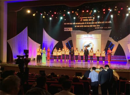 Tuyên dương học sinh xuất sắc