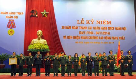 MB đón nhận Huân chương Lao động Hạng Nhất