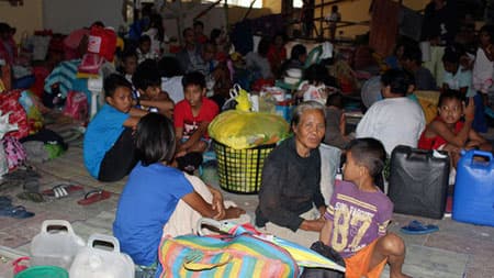 Cơn bão mạnh nhất trong năm tàn phá Philippines