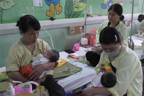 Khu vực điều trị bệnh sởi phải có biển cảnh báo