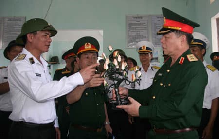 "Cây hoa quyết tâm" ở đảo Nam Yết