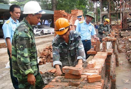 Việc khó, có cán bộ