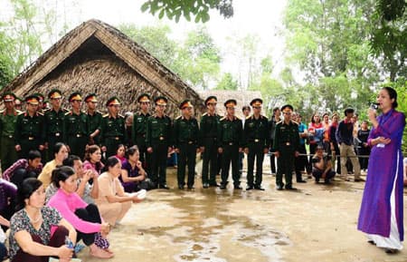 Tháng Năm, về thăm quê Bác