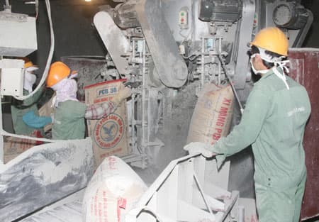 Bài 1: Công nhân không kén việc, đồng lòng vượt khó