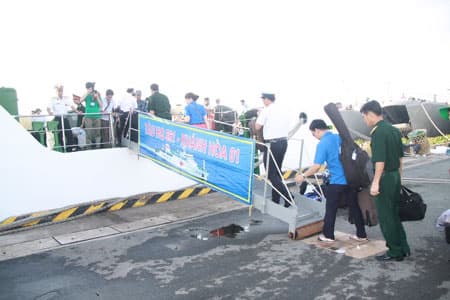 Những cựu chiến binh “tìm lửa” lên tàu thăm Trường Sa