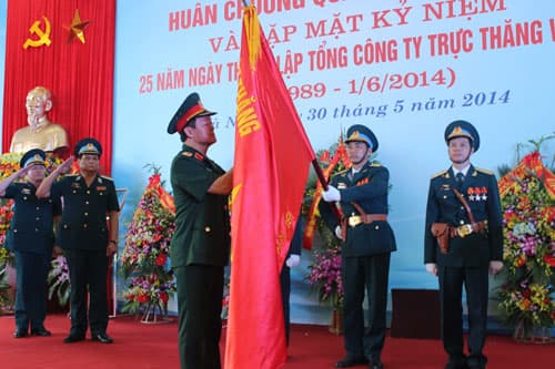 Đón nhận Huân chương Quân công hạng Nhì và gặp mặt kỷ niệm 25 năm ngày truyền thống