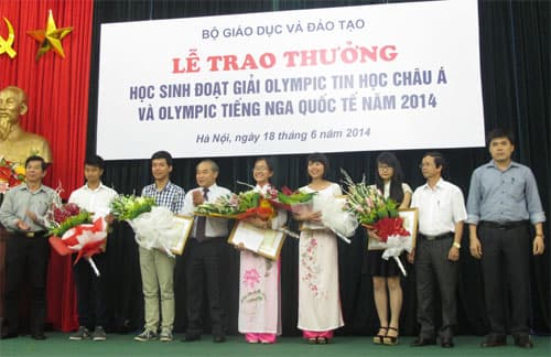 11 học sinh xuất sắc được nhận Bằng khen của Bộ trưởng Bộ GD&ĐT