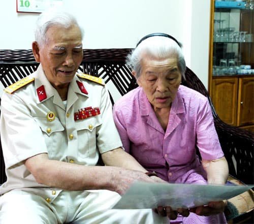 “Phóng viên chiến trường chỉ được quyền đứng thẳng trên chiến hào”