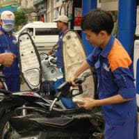 Từ 20 giờ ngày 23-6 giá xăng tăng thêm 330 đồng/lít