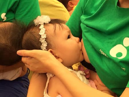 “Sữa mẹ, món quà vô giá cho cuộc sống”