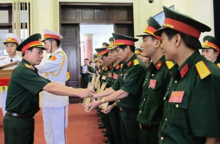 Bí thư chi bộ đua tài