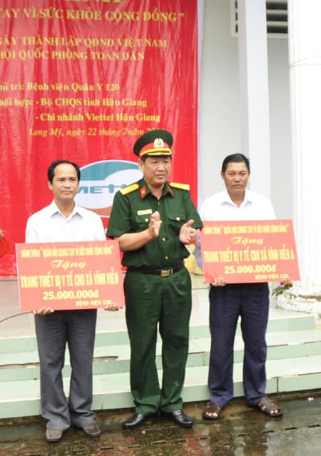 Đất Chín Rồng thêm đẹp tình quân-dân