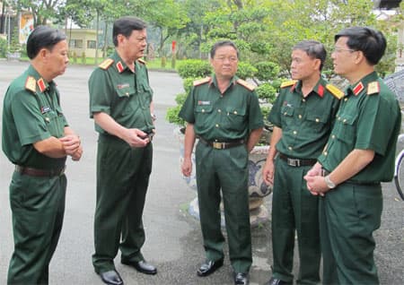 Thượng tướng Nguyễn Thành Cung kiểm tra việc tìm kiếm, quy tập hài cốt liệt sĩ tại Quân khu 7