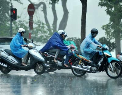 Nhiều vùng trên cả nước tiếp tục có mưa dông
