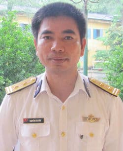 Người thợ sửa chữa ra-đa cần mẫn