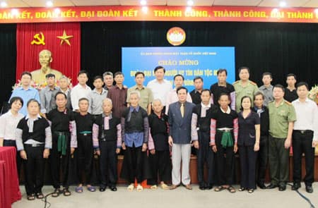Vai trò người có uy tín ở Hang Kia, Pà Cò