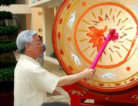 Phải làm tốt cả việc dạy chữ, dạy nghề, dạy người (*)