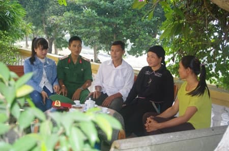 Niềm vui "kép" của chiến sĩ Tẩn Văn Hiếu