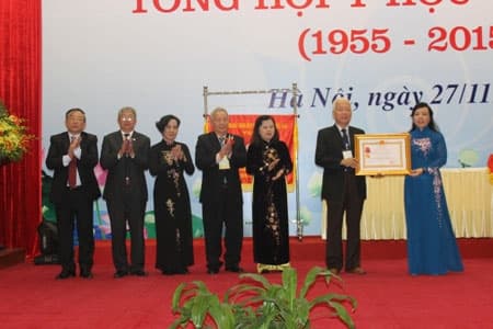 Tổng hội Y học Việt Nam đón nhận Huân chương Lao động hạng Nhất
