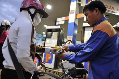 Giá xăng tiếp tục giảm