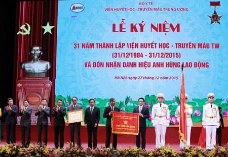 Viện Huyết học và Truyền máu Trung ương đón nhận Danh hiệu Anh hùng Lao động