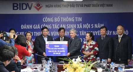 BIDV dành 15 tỷ đồng tặng quà Tết cho người nghèo