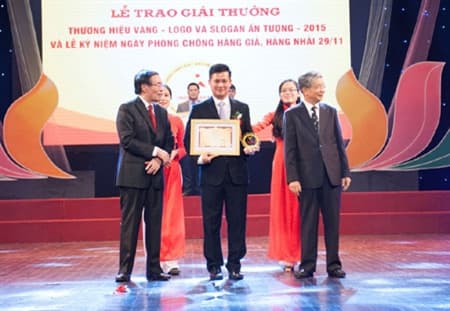 VietinBank nhận giải thưởng Thương hiệu vàng, logo và slogan ấn tượng 2015