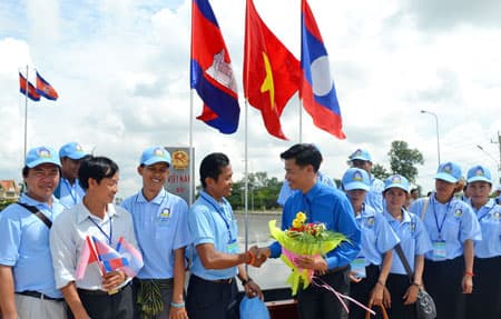 Thắm tình đoàn kết chiến đấu Việt Nam – Lào – Cam-pu-chia