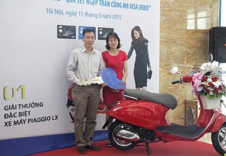 MB trao thưởng cho khách hàng trúng xe Piaggio LX