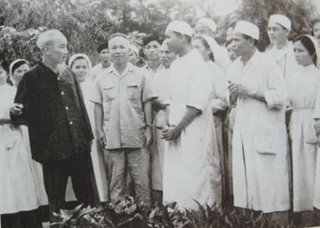 Tấm gương trọn đời vì nước, vì dân