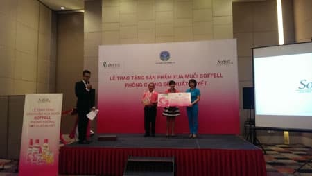 Phát miễn phí 500.000 sản phẩm xua muỗi cho người dân
