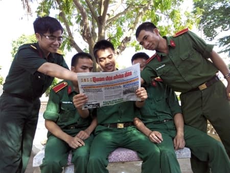 Say mê viết và đọc báo