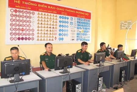 “Trên dưới cùng làm, cán binh vượt khó”