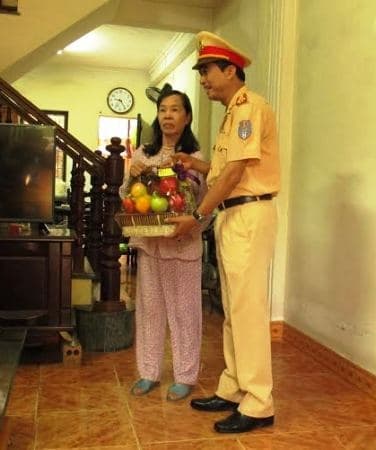 Cục Cảnh sát Giao thông: Thăm, tặng quà các gia đình chính sách