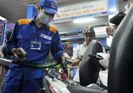 Giá xăng giảm nhẹ
