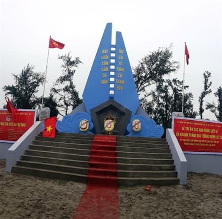 Khánh thành bia tưởng niệm liệt sĩ hy sinh khi tiếp tế đảo Cồn Cỏ