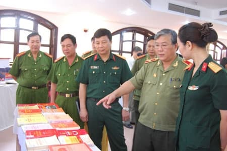 Triển lãm sách, báo kỷ niệm 70 năm Ngày thành lập Công an nhân dân