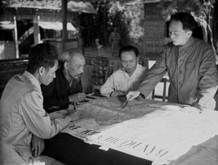 Trung ương Quân ủy và những bài học thuở ban đầu