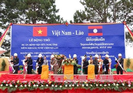 Việt Nam giúp Lào xây dựng Bệnh viện Hữu nghị Xiêng Khoảng