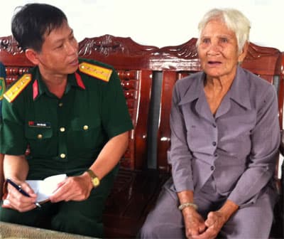 Mẹ, vợ liệt sĩ hiến đất xây trường
