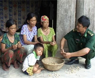 Những anh Bộ đội Biên phòng ở bản Rào Tre