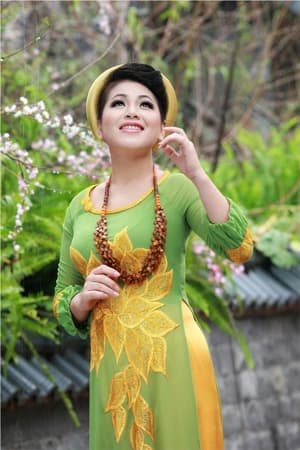 Anh Thơ, Việt Hoàn cùng “Vĩ thanh”