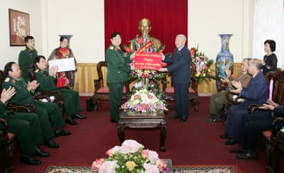 Tặng 3 tỷ đồng để Hội Cựu chiến binh Việt Nam xây nhà tình nghĩa