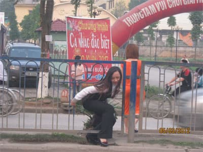 Nguy hiểm... sang đường