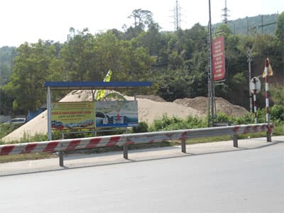 Nhà chờ xe buýt thường xuyên vắng khách