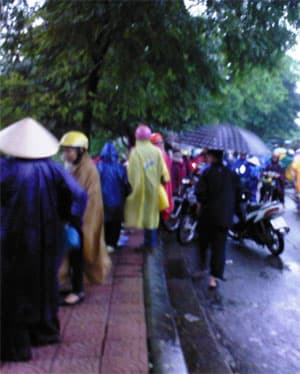Chợ họp trên vỉa hè